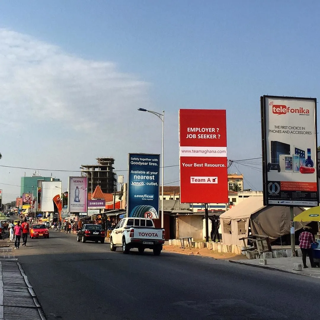 Original caption: "The Oxford Street in Accra." (The contemporary Cantonments Road is the former Oxord Steet.)
