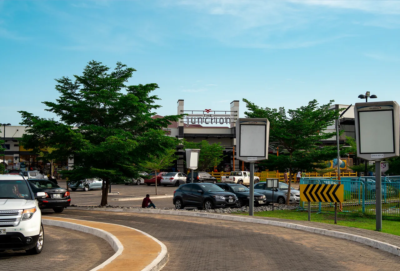 Entrance and landscaped approach to Junction Mall