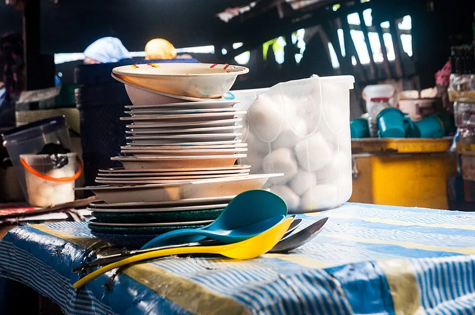 Table setting at a Ghanaian food stall